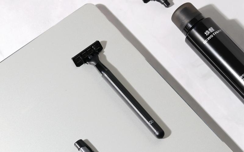 舒适、顺滑，拒绝做“渣男”焕醒手动剃须刀套装体验