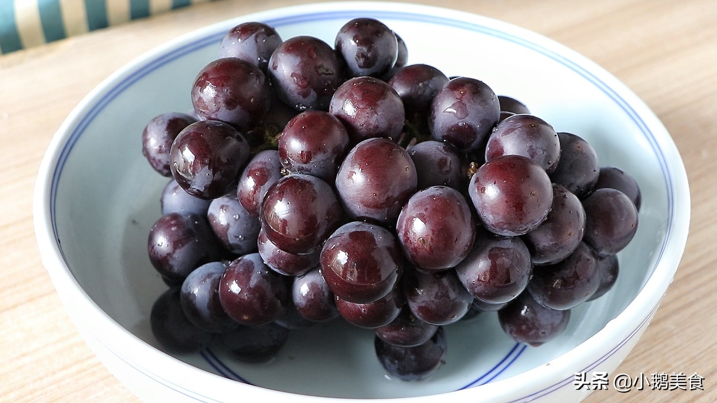 Don’t throw the grape skins, the big pot is a special snack, sweet and sour and icy, drinking 3 bowls is not enough