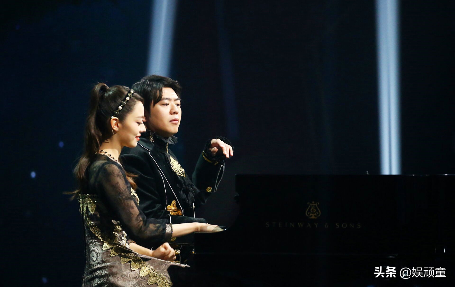 《王牌》中嘉宾同时出场，沈腾为何只喊吉娜？