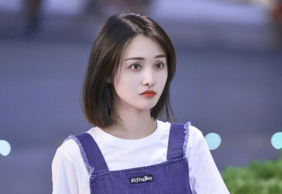 李雨|薛之谦前女友李雨桐宣布当妈喜讯 晒一家三口握手照表爱意：一切都值得