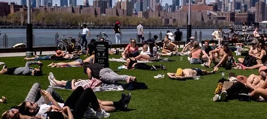 复工首日一个工厂1031人感染！即将解封的BC人不