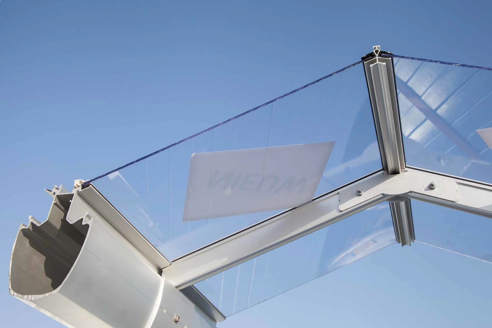 荷兰的温室大棚为什么喜欢高透光的玻璃