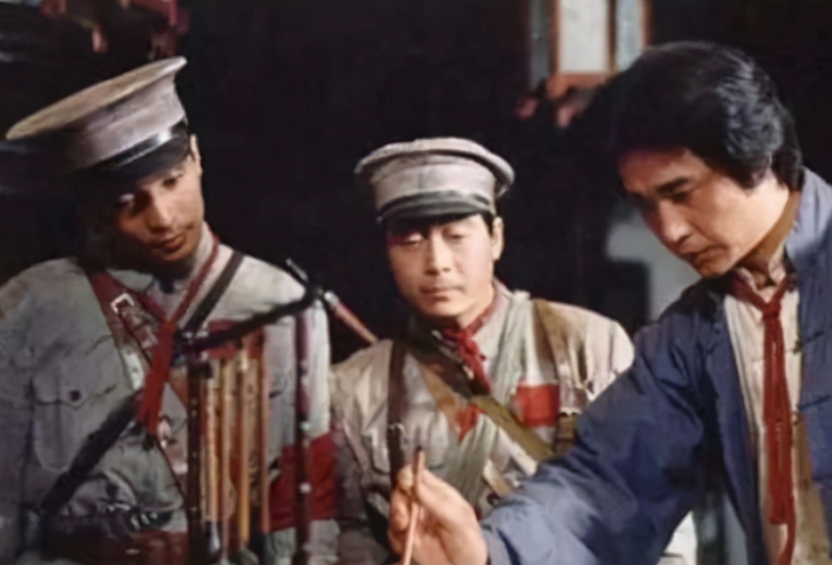 起义军师长不愿上井冈山，营长用枪指着他，主席称他为“豪子”