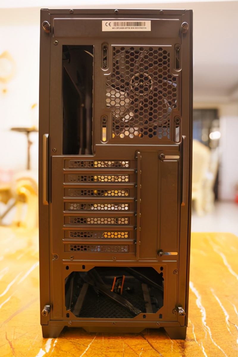 这机箱真浪！安钛克风行者DF700 Flux中塔机箱开箱简评