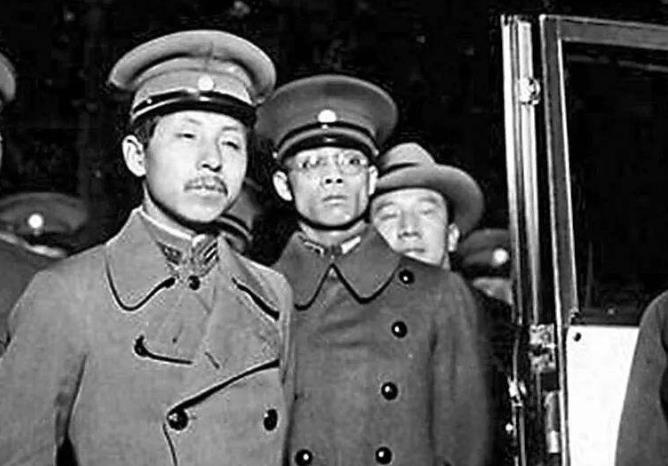 张学良被老蒋软禁55年，为何不杀也不放？临终时