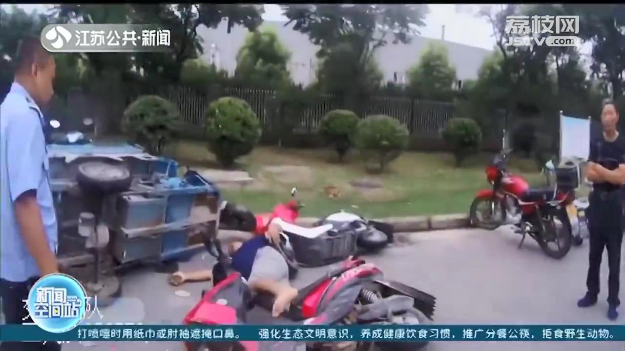 喝大了！男子骑电动车走“蛇步”，连撞多车损失大了