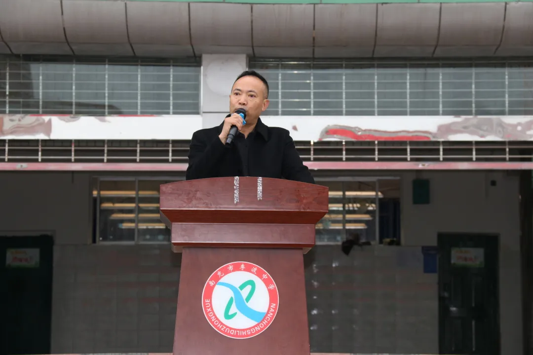 四川民生资讯 南充市李渡中学:匠心“筑”青春,释放同心协力的奋进光芒;趣味“心”运动,绽放拼搏进取的学子风采