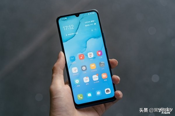 旗舰级暗光自拍实力 5G手机vivo S6评测