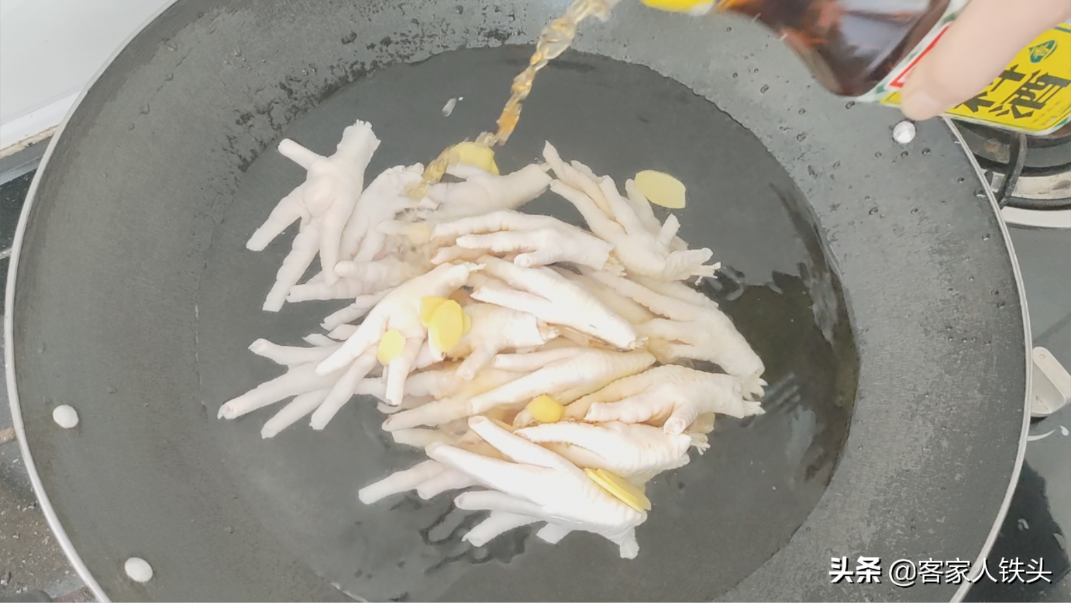 客家盐焗鸡爪新做法：一个电饭锅，几个小技巧，出锅好吃到不想停
