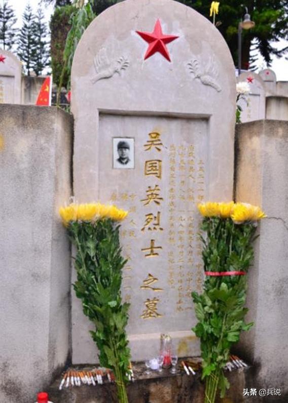 镜头里的将军：赵宗歧审问越军少尉，拍桌子大吼，吓得俘虏打抖