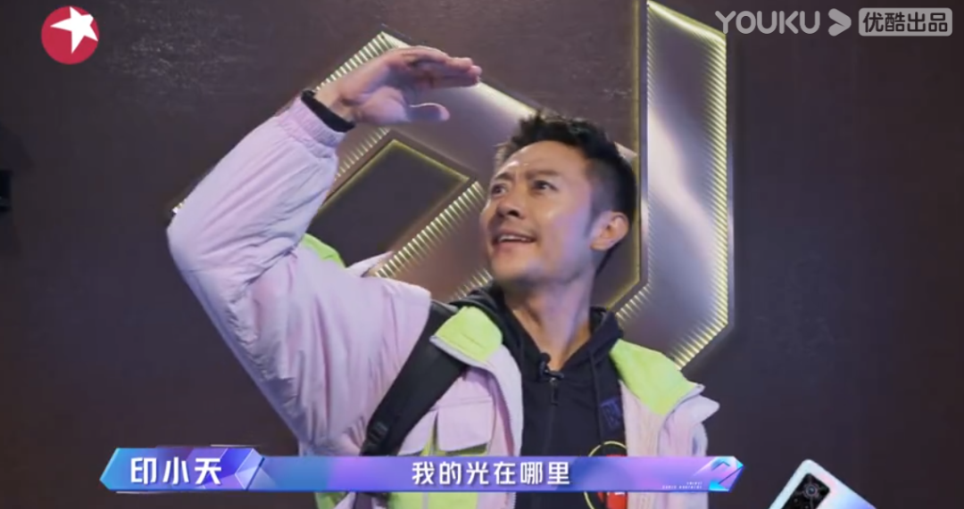 “单脚肉丝”爆梗 承包搞笑源泉的山寨“浪姐”综艺《追光吧哥哥》