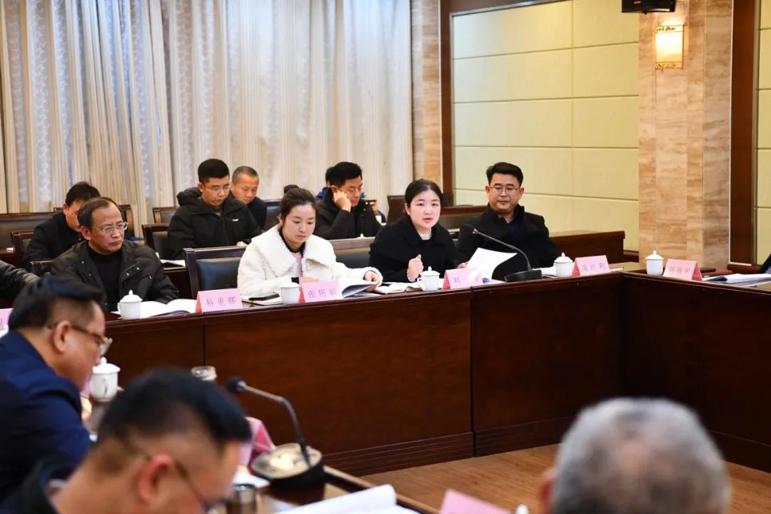 市人民政府就《政府工作报告》征求市人大常委会及部分人大代表意见雷绍业到会听取意见