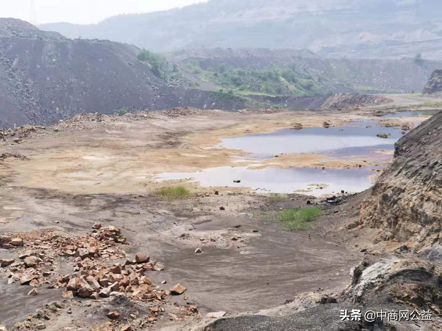 山西阳泉小沟废弃煤矿惊现强酸湖
