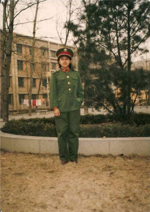 韩红：幼年丧父母亲改嫁，与王菲爱上同一男人，如今穷到令人钦佩