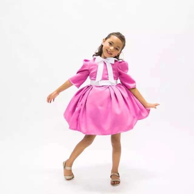 To realize princess dream of the daughter, play essence old father with one's own hands tailor about a hundred " blackart " skirt explodes sth resembling a net of network of fire