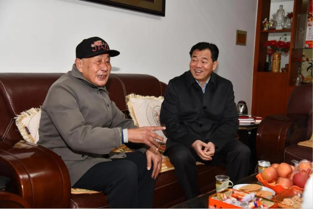 石希欣走访慰问离休老干部​