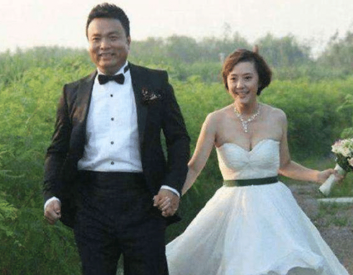 出道被张国立赏识，与大12岁二婚央视名嘴结婚，