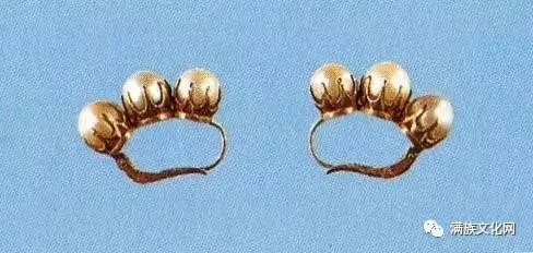 满族耳饰习俗：一耳三钳