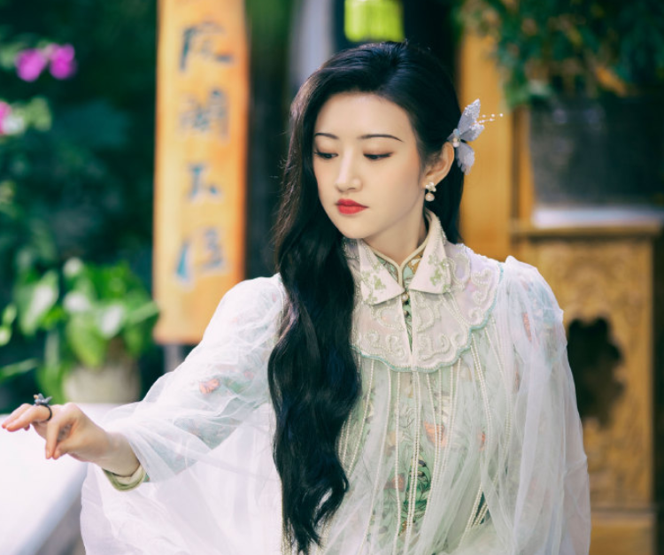 " Si Teng " be about to be over, jing Tian welcomes theatrical work of new the Republic of China again, male advocate also be Yan Zhi acting holds concurrently