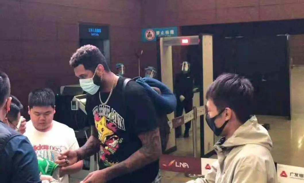 Blessing case is registered, taylor goes to Shenyang, look be like fill strong, but distant basket is the biggest short board it is episcopal Lian Yangming however