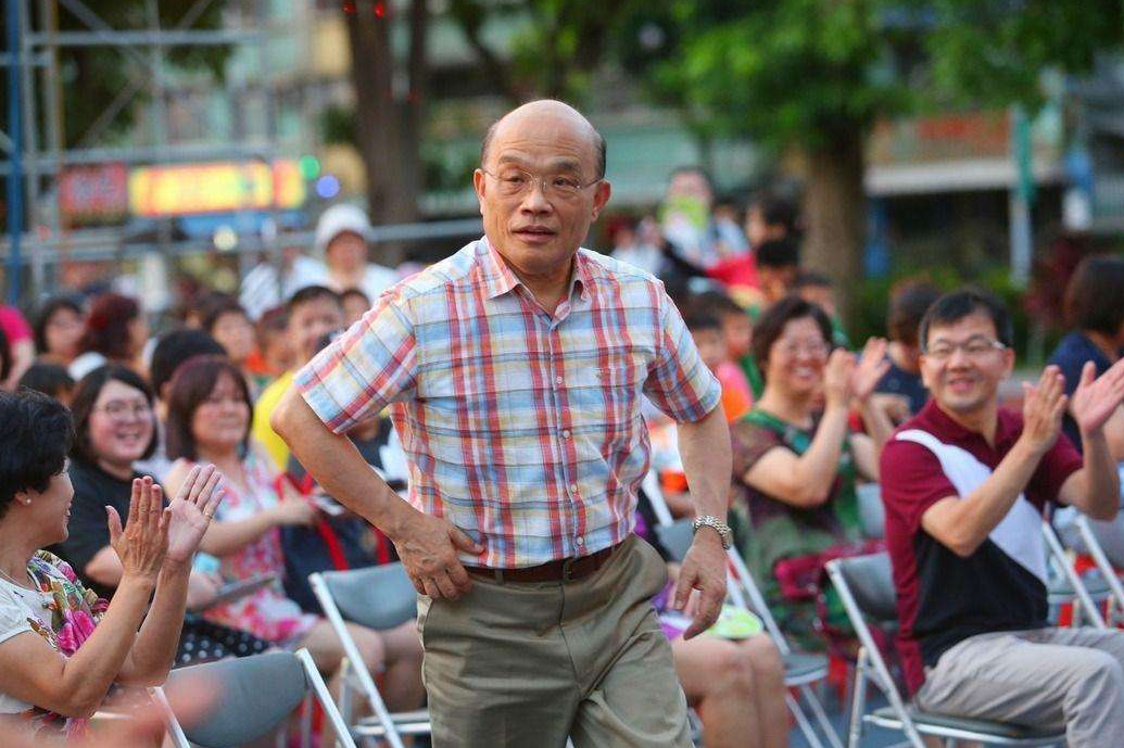 蔡英文捅�馬蜂窩�，這次不用大陸出手，島內已有人密集�開火�