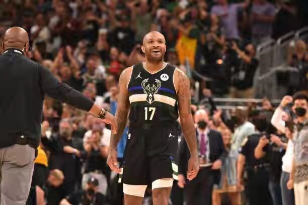 自由市场汇总：湖人连签4将，热火杀疯了！篮网留格里芬却失大将