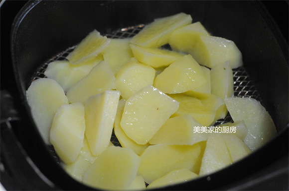 三伏天，真是爱极了土豆这个吃法，不煎也不炒，低油少盐超健康