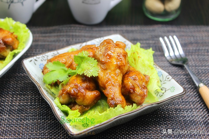 鸡腿我家从来不烤，加它焖一焖，肉嫩鲜美，连骨头都入味，太香了