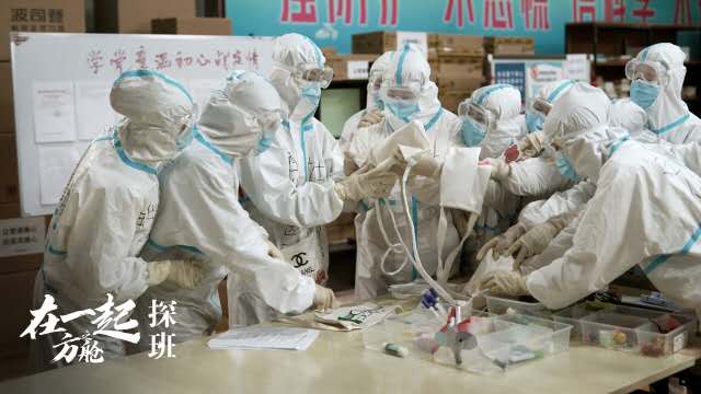 探班抗疫剧《在一起》，雷佳音演外卖小哥，杨