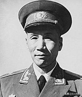 国军团长起义被下属谋害，中18刀加一枪不死，授