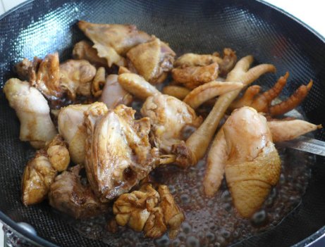 图片[4]-小鸡炖蘑菇的做法： 鸡肉嫩滑入味不腥 吃着上瘾-起舞食谱网