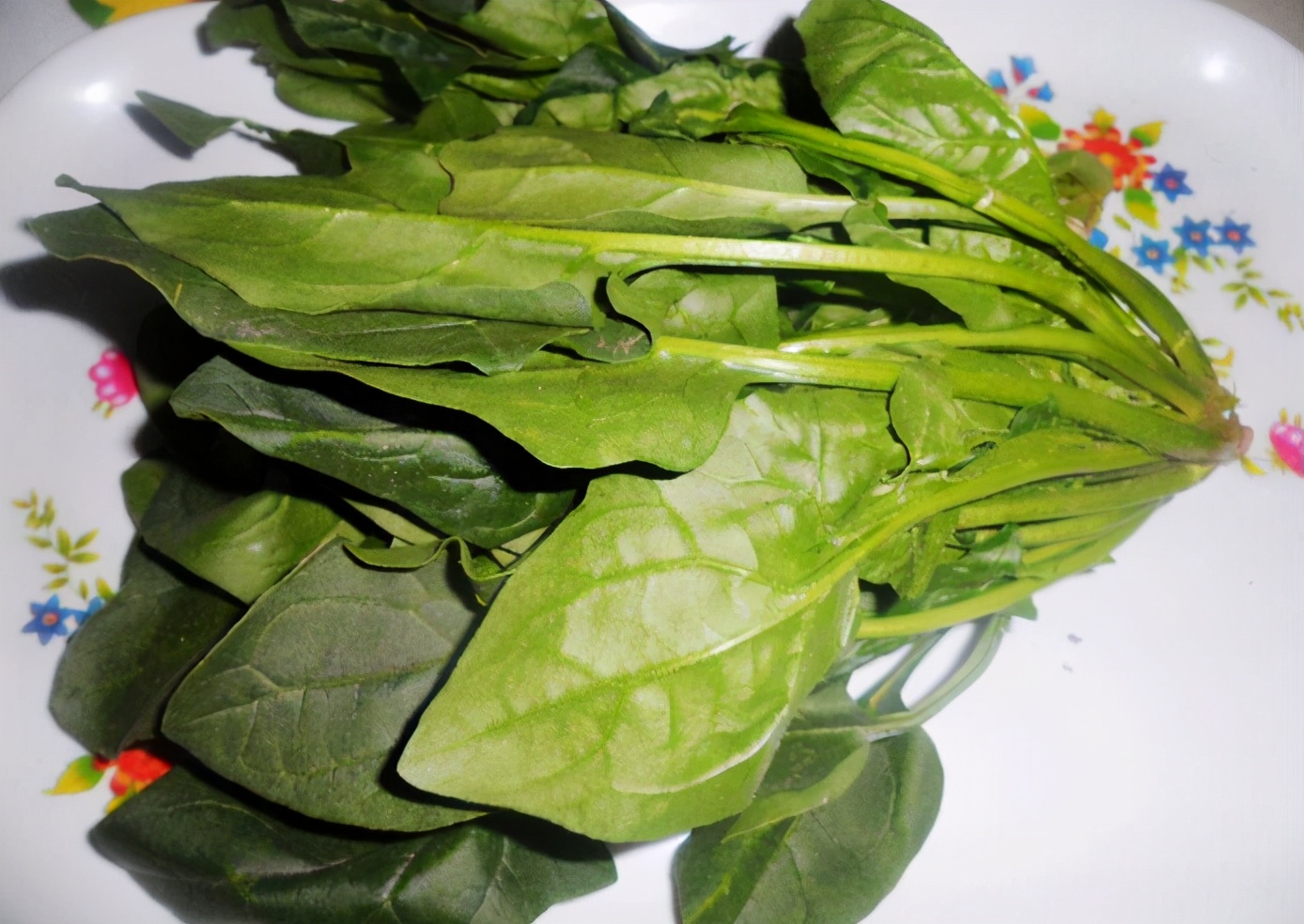 When buying spinach, pay attention to distinguishing 