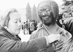 南京大屠杀11岁幸存者，家人全被杀害，一生都在为揭露真相而奔走