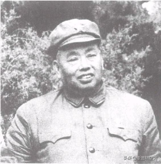 许世友三件葬品：茅台、猎枪、人民币，护送灵