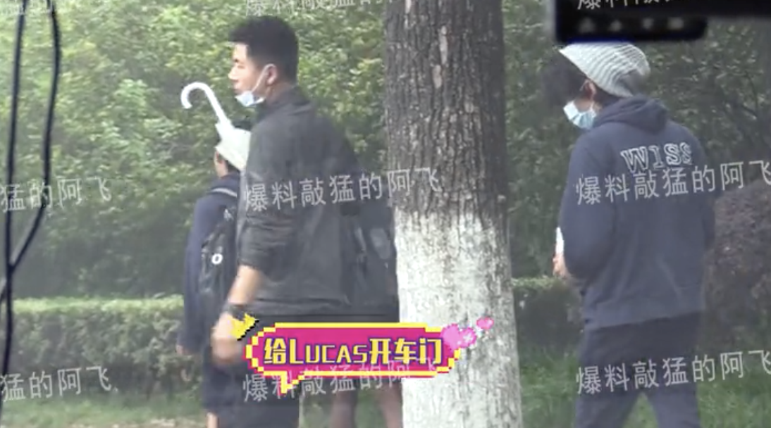 張柏芝兩個兒子轉學到上海，由保鏢接送放學，兄弟倆高冷帥氣