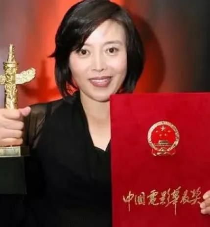 未婚先孕，离婚，流产，出轨，这个女人不平凡的一生