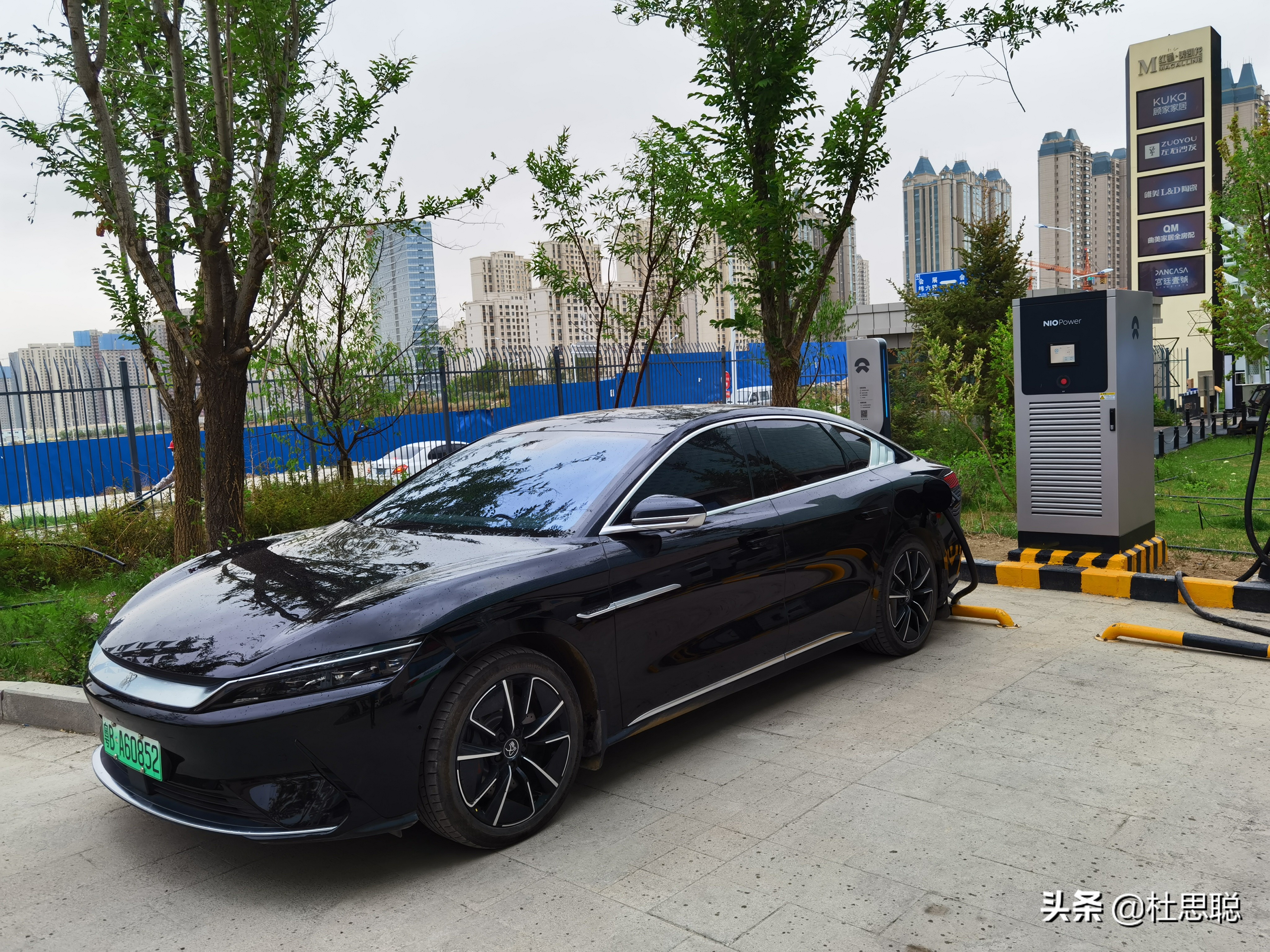 汉EV自驾新疆，乌鲁木齐充电桩功率105千瓦，电动车真香