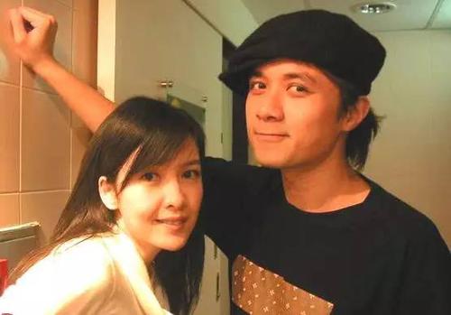 “不老女神”周慧敏的心酸人生，和她背后不得不說的男人