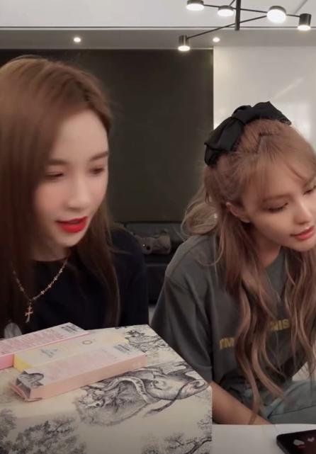 周扬青直播带货首秀，喊话所有女生：只有自爱