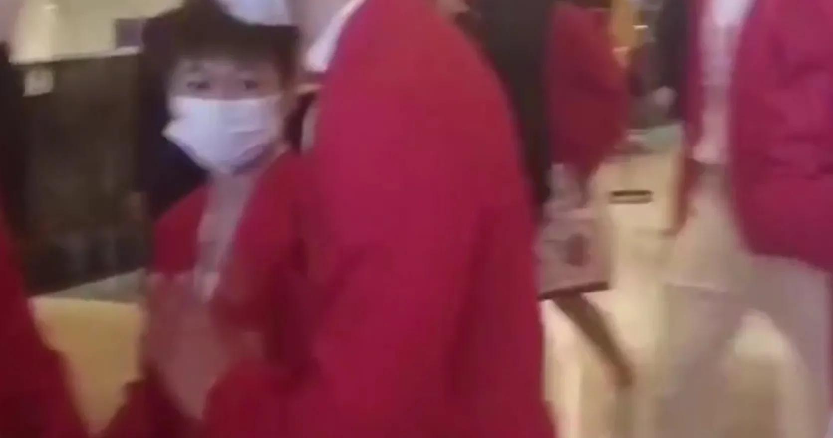 全红婵有麻烦了！何教练最担心的事情，被强行合影，幸好有谢思埸