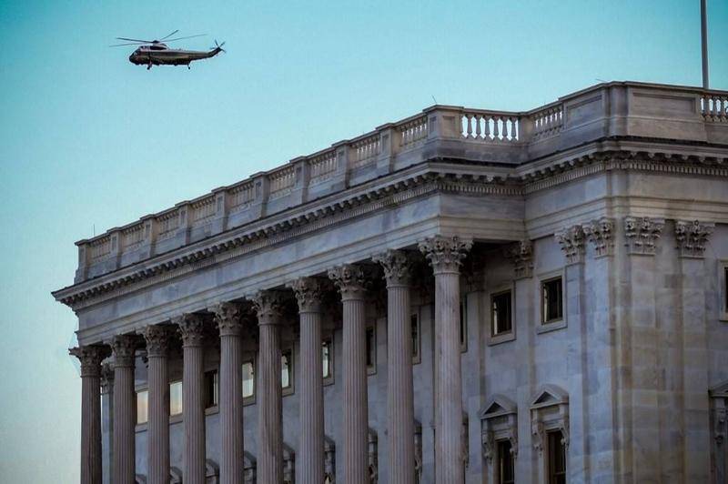 特朗普毫無抵抗默默卸任，鐵粉：我們都被耍了