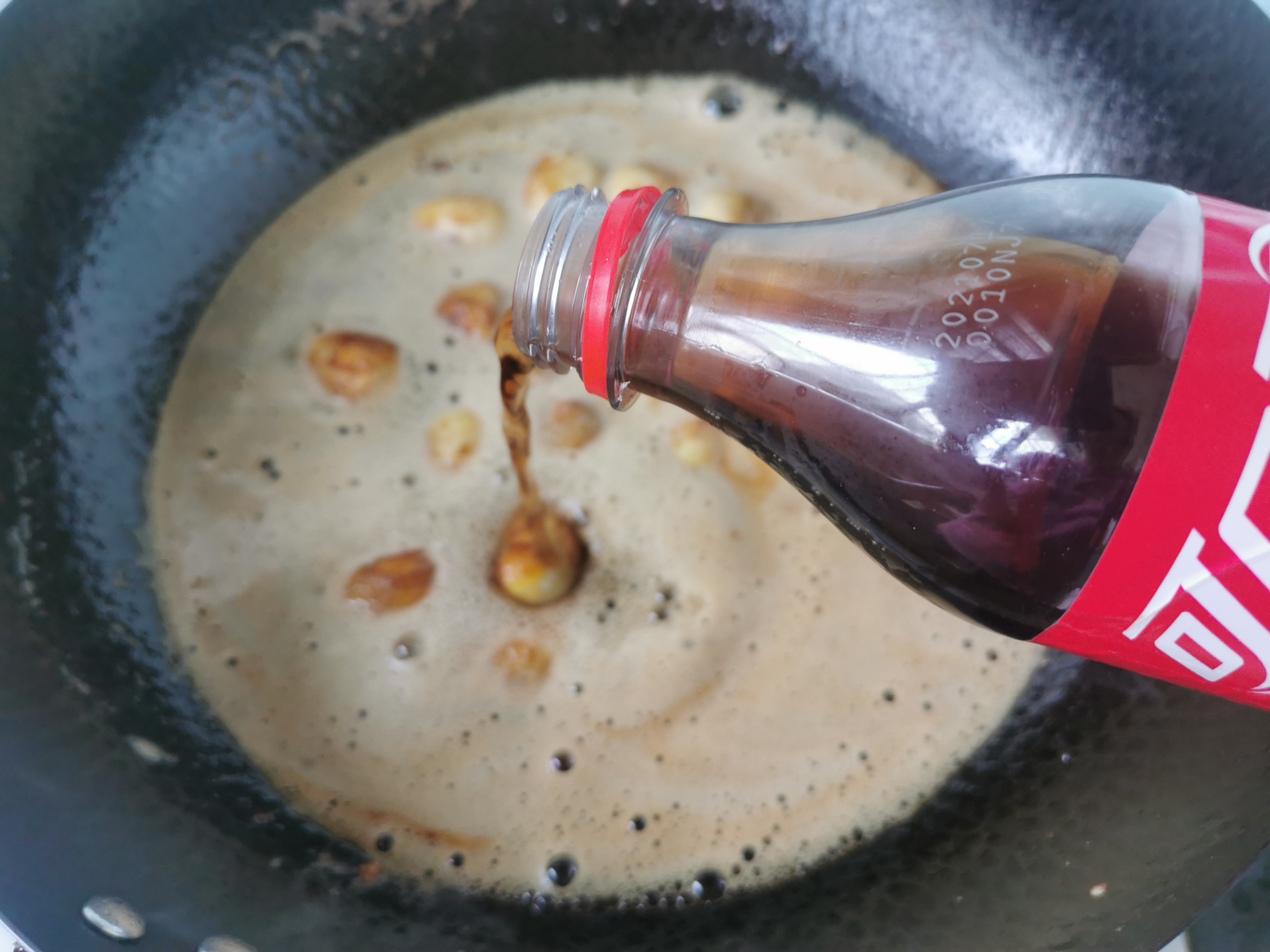 鹌鹑蛋扔进锅里，不加水，不放啤酒，鲜香入味，比鸡蛋更有营养