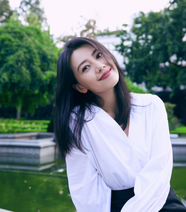 太甜！41岁高圆圆当众表白赵又廷，却因脸大被网