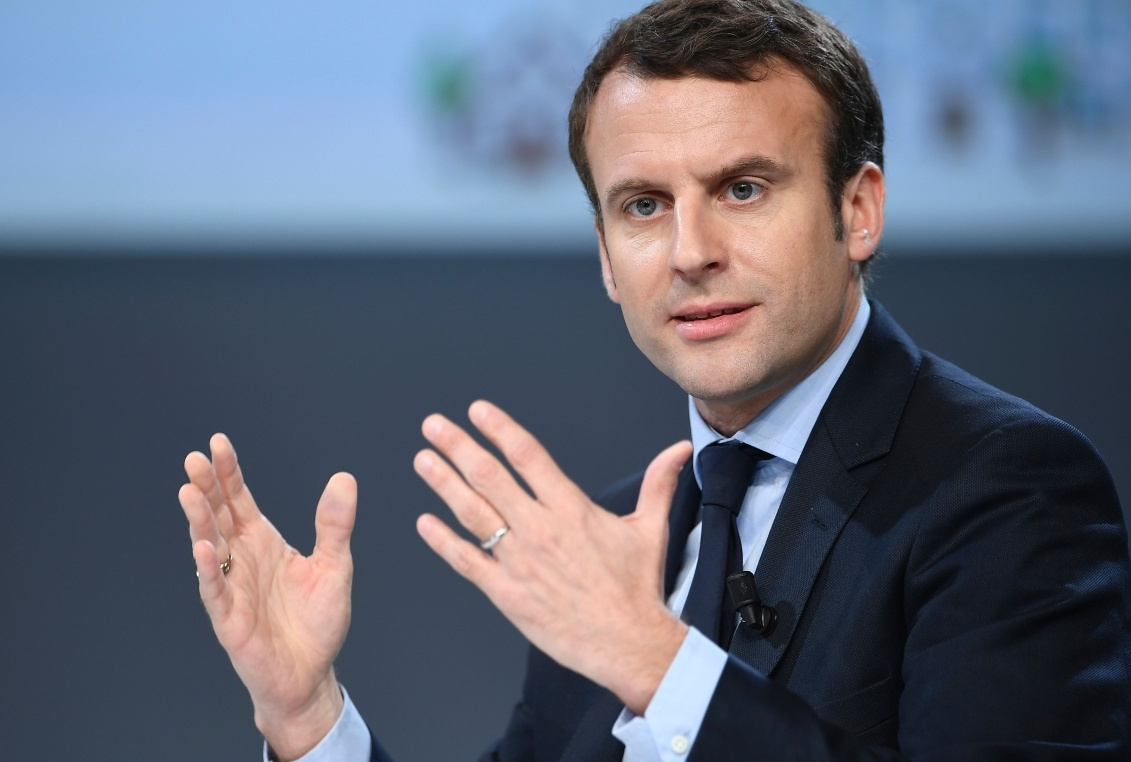 气急败坏？记者一句话让马克龙立马失控：别以