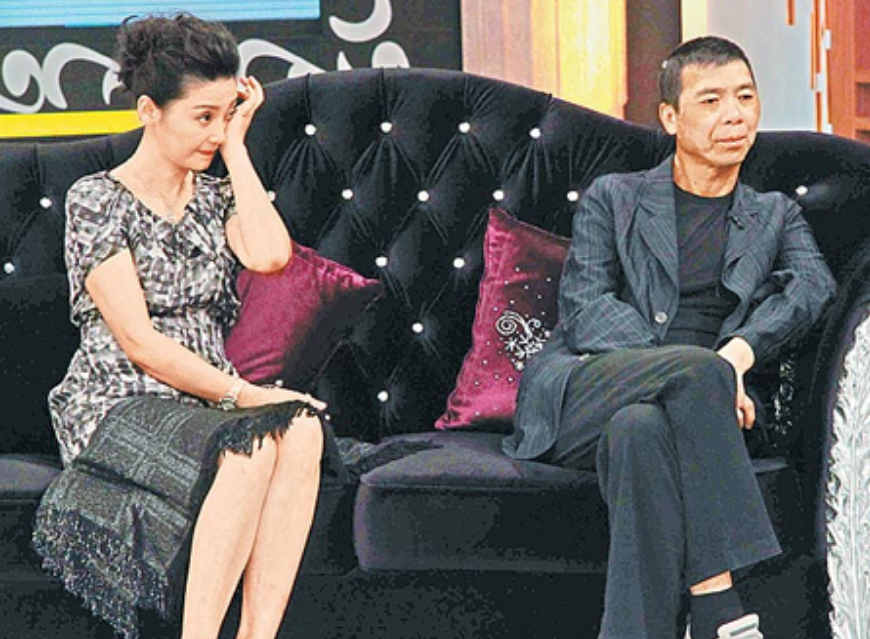 冯小刚：抛弃结婚15年的原配，40岁娶小10岁徐帆
