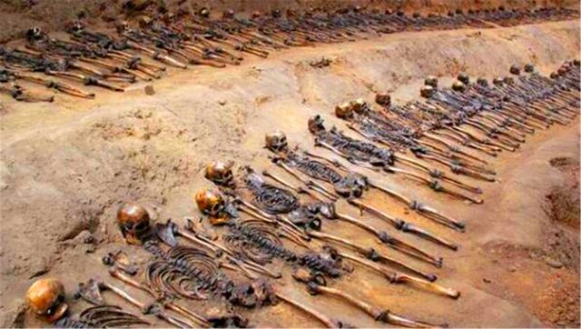 湖北高速公路施工，暴雨冲出3000具尸骨，专家揭开一段悲壮的历史