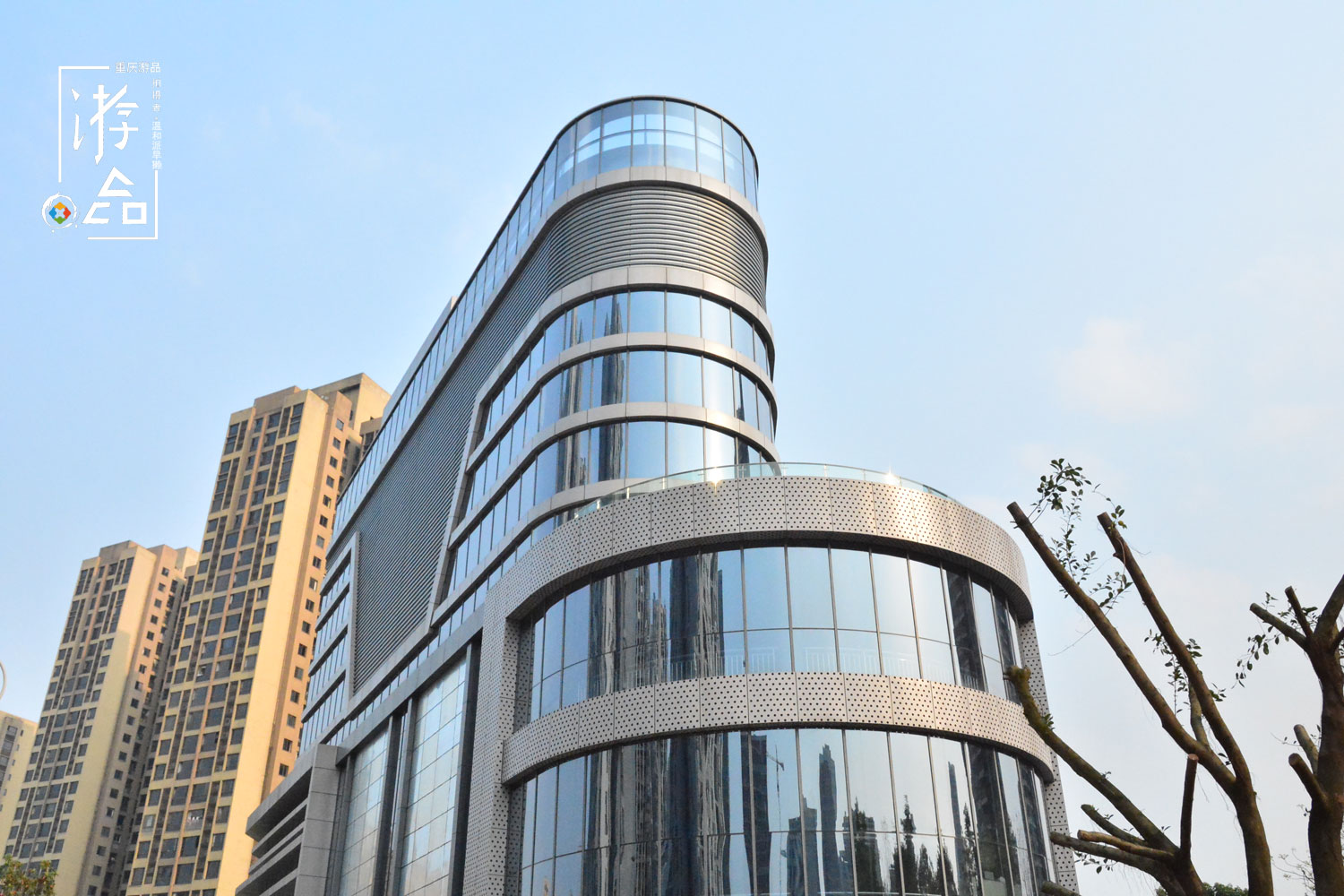 重庆科城路出现“智能停车大楼”，上下共7层，可缓解堵车问题