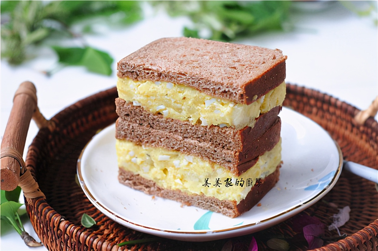 入夏瞌睡多，早餐就愛雞蛋夾！ 5分鐘搞定，低脂高能量，太香了