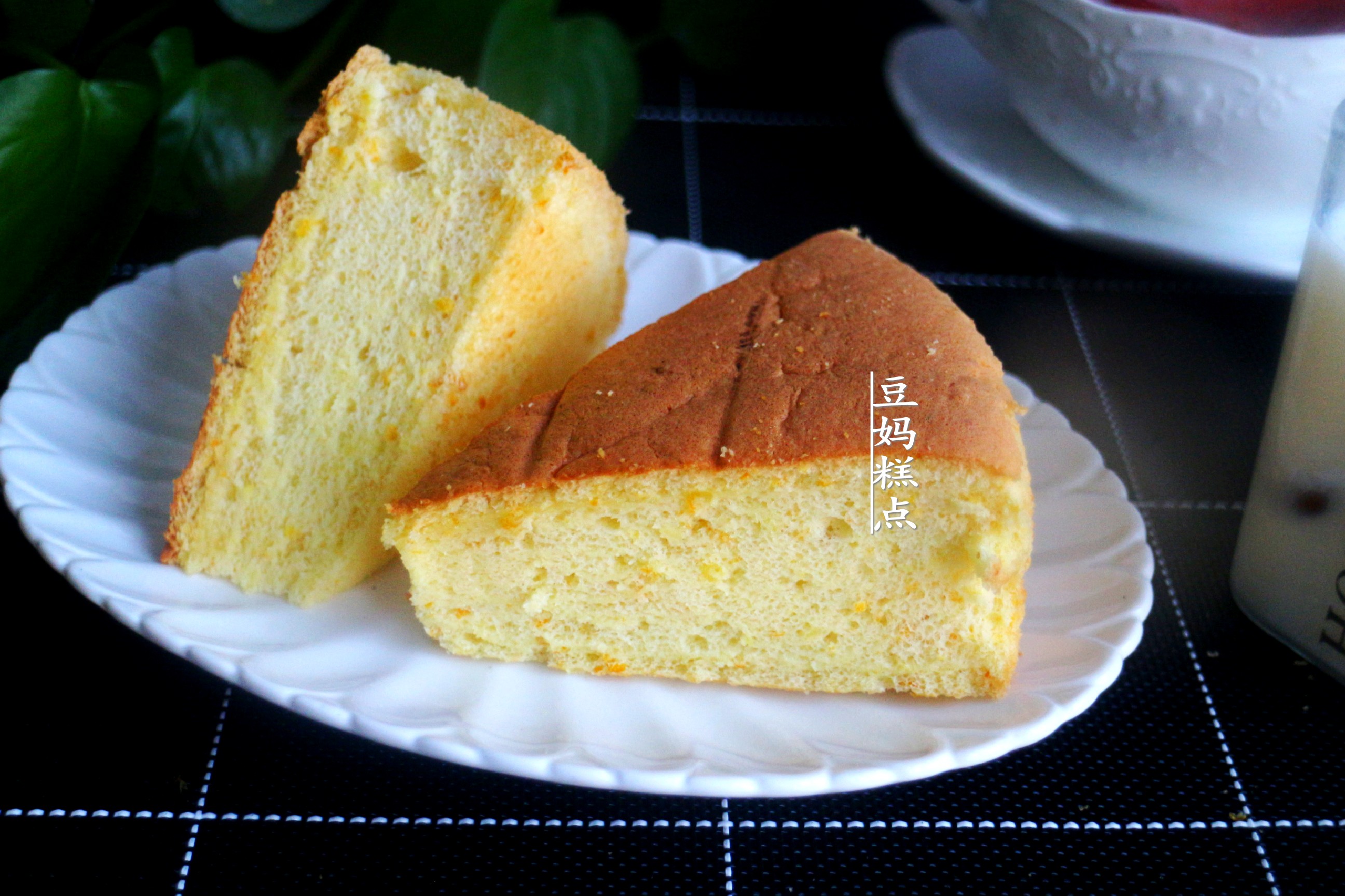 冬天，買2個橙子做蛋糕，口感柔軟清新，滿屋都是香氣