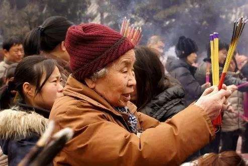 年前逛八仙庵 花20块钱求一签 大师说我明年结婚 也不知道准不准